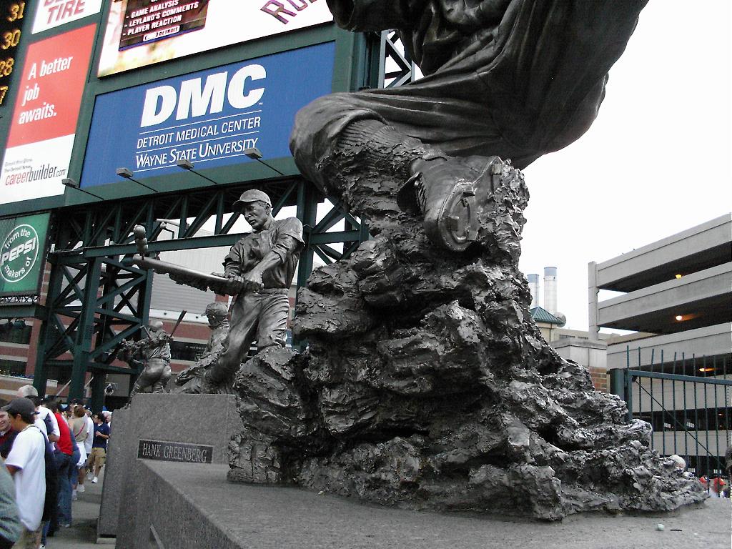 comericapark-greenbergstatue