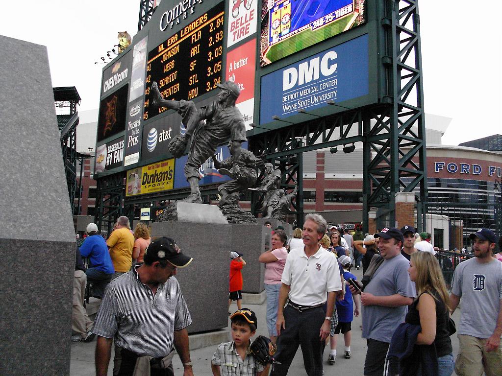 comericapark-halnewhouserstatue